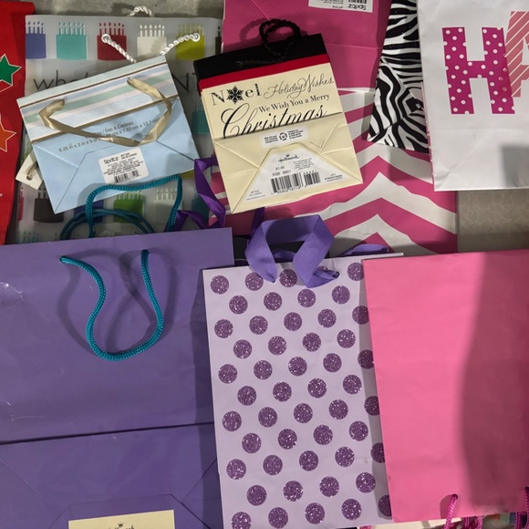 Assortment 33 Premium Gift Bags All Sizes At BIG Discount! New And Used - Picture 5 of 5